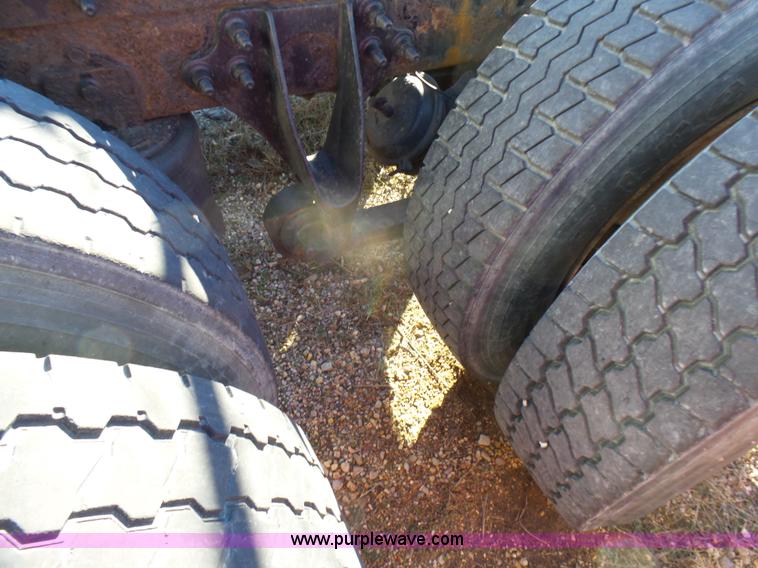 image for item L5398 2003 International 9400i semi truck