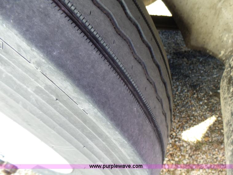 image for item L5398 2003 International 9400i semi truck