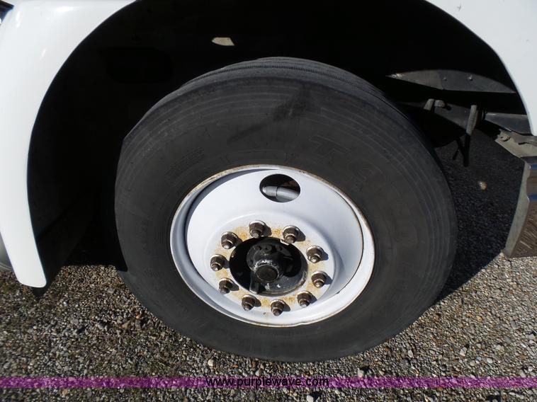 image for item L5398 2003 International 9400i semi truck