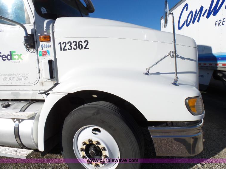 image for item L5398 2003 International 9400i semi truck