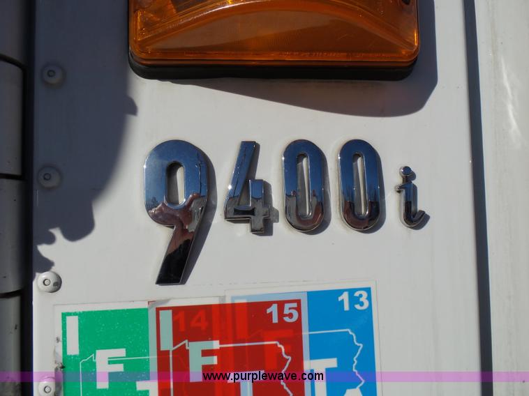 image for item L5398 2003 International 9400i semi truck