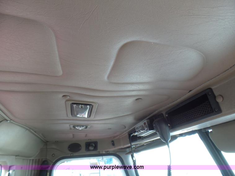 image for item L5398 2003 International 9400i semi truck