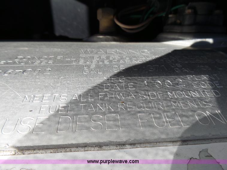 image for item L5398 2003 International 9400i semi truck