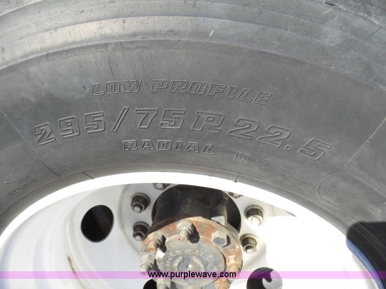 image for item L5398 2003 International 9400i semi truck