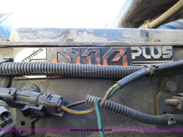 image for item L5398 2003 International 9400i semi truck