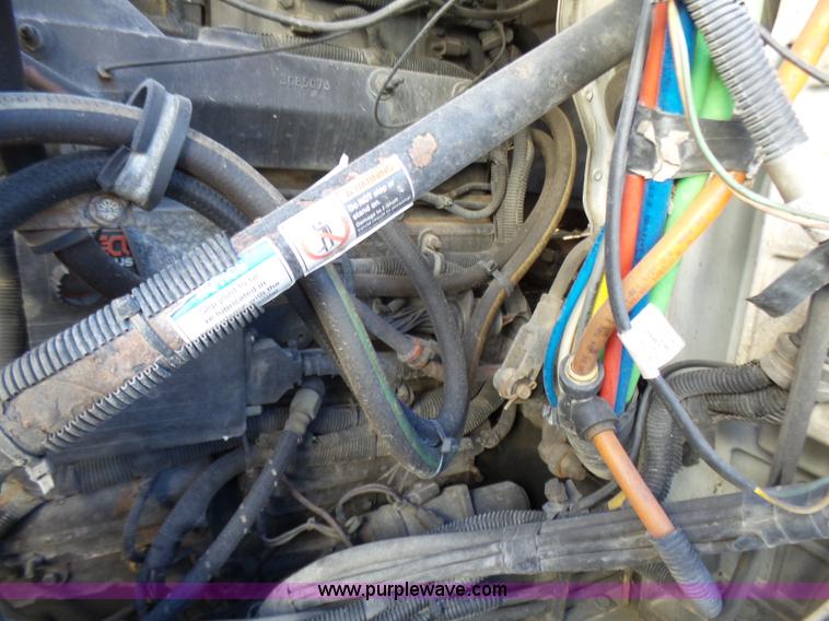 image for item L5398 2003 International 9400i semi truck