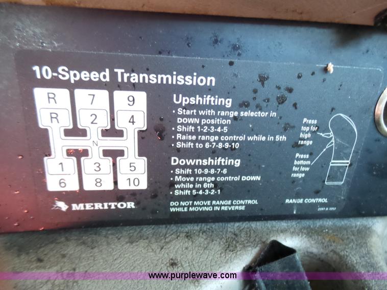 image for item L5398 2003 International 9400i semi truck