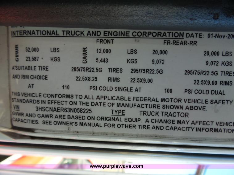 image for item L5398 2003 International 9400i semi truck