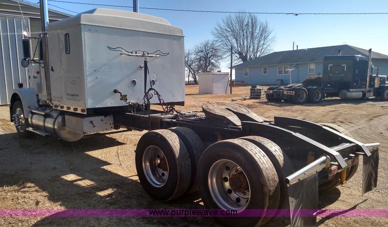 image for item L6094 1995 International F9370 semi truck