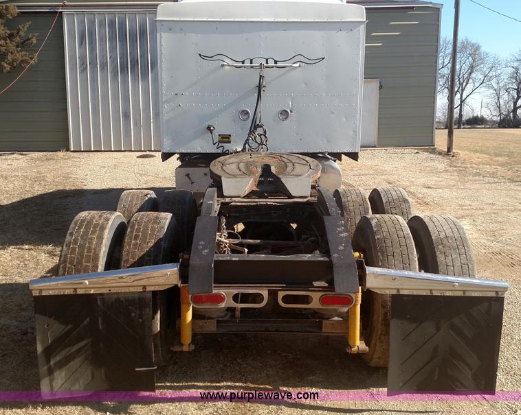 image for item L6094 1995 International F9370 semi truck