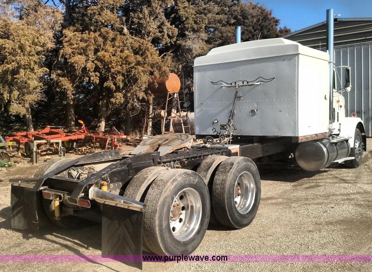 image for item L6094 1995 International F9370 semi truck