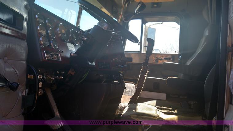 image for item L6094 1995 International F9370 semi truck