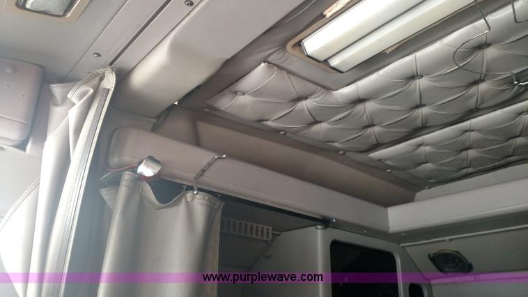 image for item L6094 1995 International F9370 semi truck