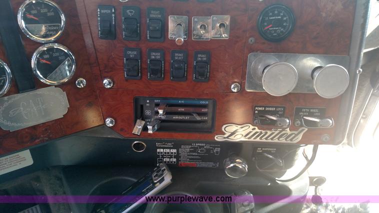 image for item L6094 1995 International F9370 semi truck