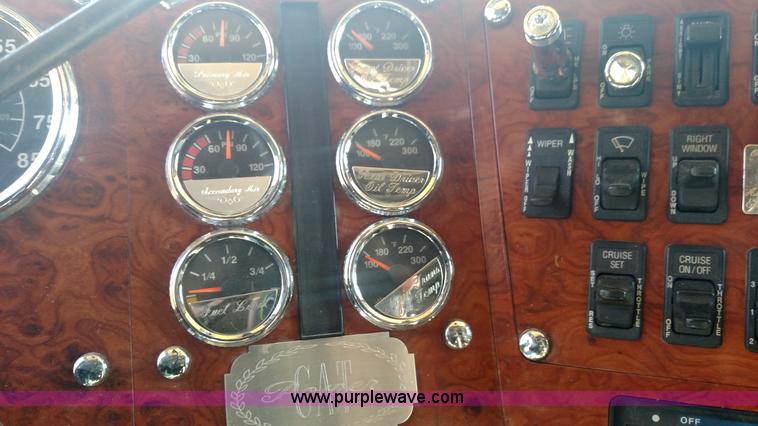 image for item L6094 1995 International F9370 semi truck