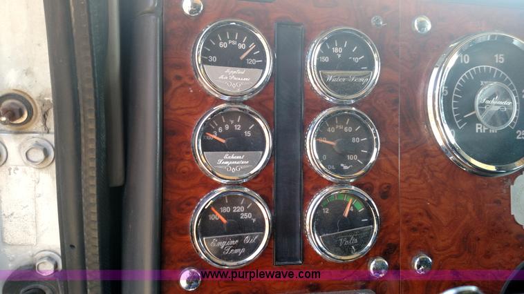 image for item L6094 1995 International F9370 semi truck