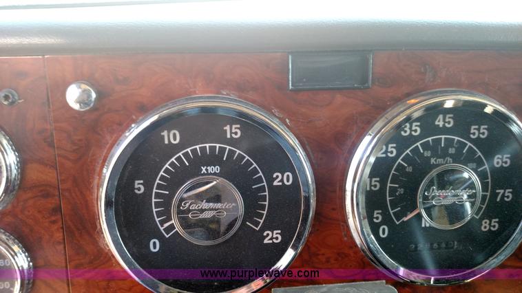 image for item L6094 1995 International F9370 semi truck