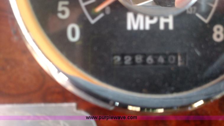 image for item L6094 1995 International F9370 semi truck