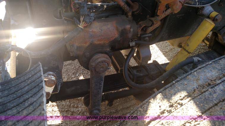 image for item L6094 1995 International F9370 semi truck