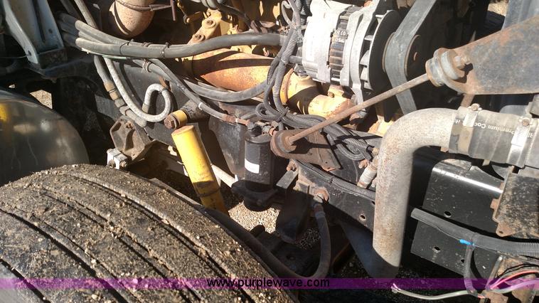 image for item L6094 1995 International F9370 semi truck