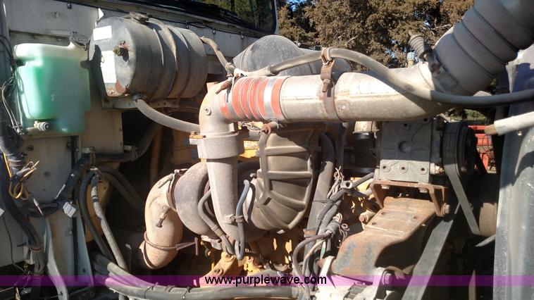 image for item L6094 1995 International F9370 semi truck