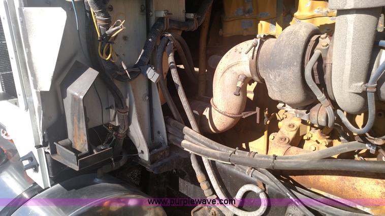 image for item L6094 1995 International F9370 semi truck