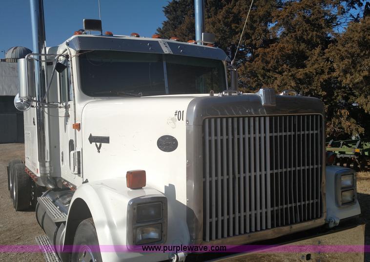 image for item L6094 1995 International F9370 semi truck