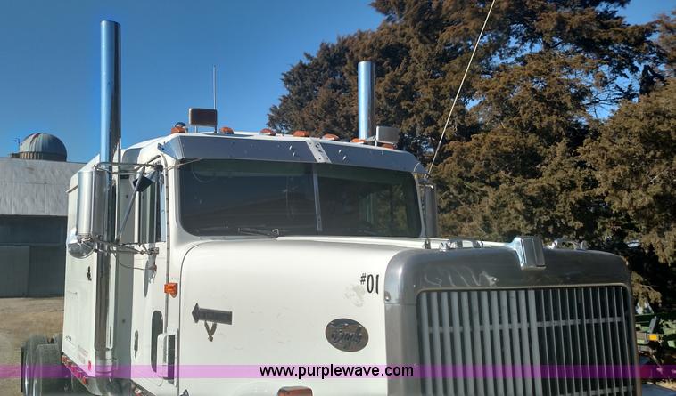 image for item L6094 1995 International F9370 semi truck