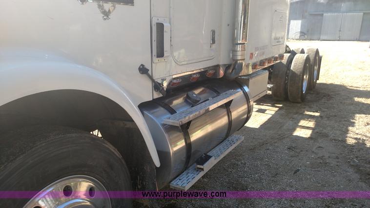 image for item L6094 1995 International F9370 semi truck