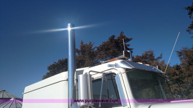 image for item L6094 1995 International F9370 semi truck