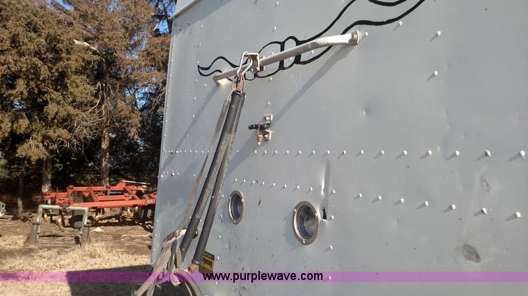 image for item L6094 1995 International F9370 semi truck