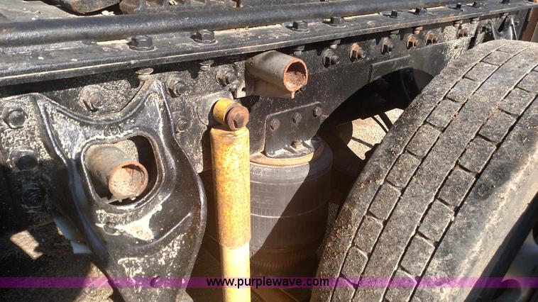 image for item L6094 1995 International F9370 semi truck