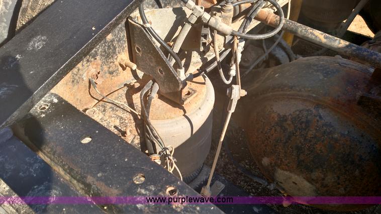 image for item L6094 1995 International F9370 semi truck