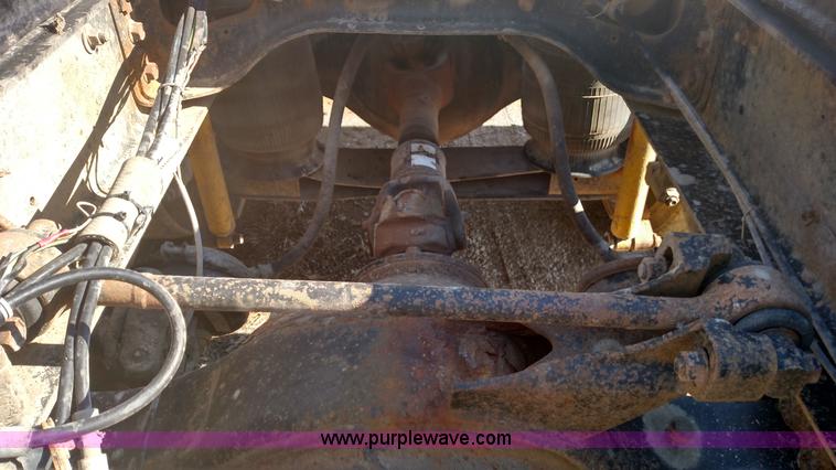 image for item L6094 1995 International F9370 semi truck