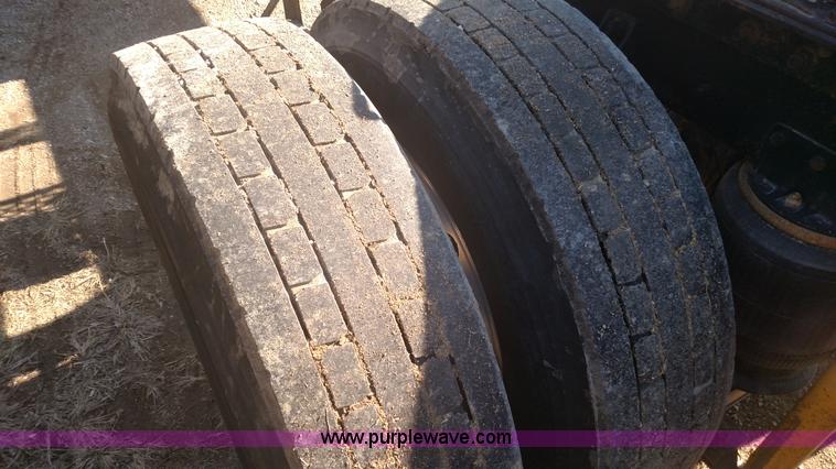 image for item L6094 1995 International F9370 semi truck