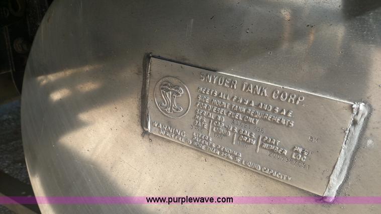 image for item L6094 1995 International F9370 semi truck