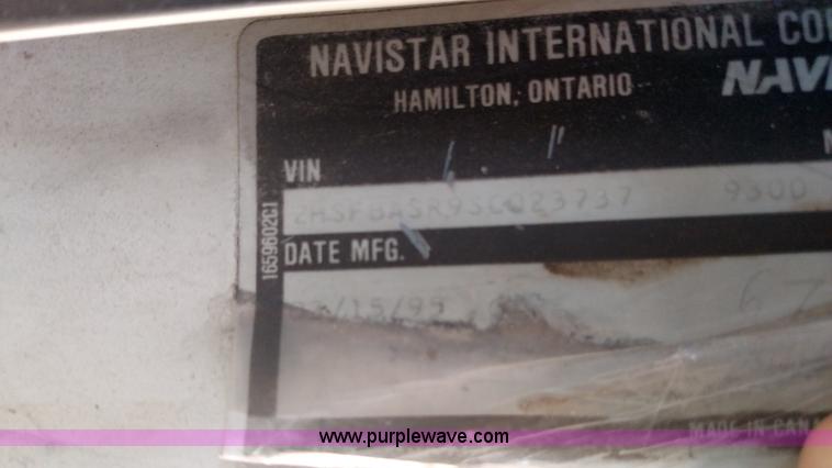 image for item L6094 1995 International F9370 semi truck