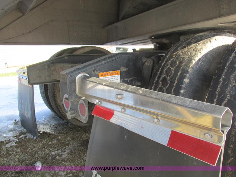 image for item L7001 2010 Freightliner Cascadia semi truck