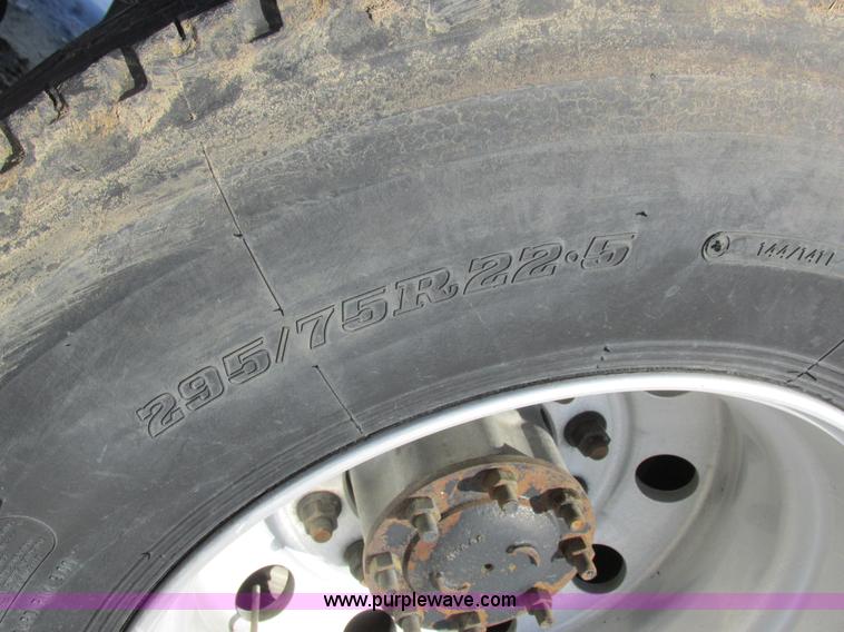 image for item L7001 2010 Freightliner Cascadia semi truck