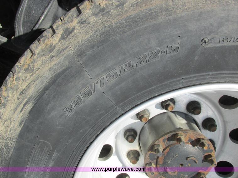 image for item L7001 2010 Freightliner Cascadia semi truck