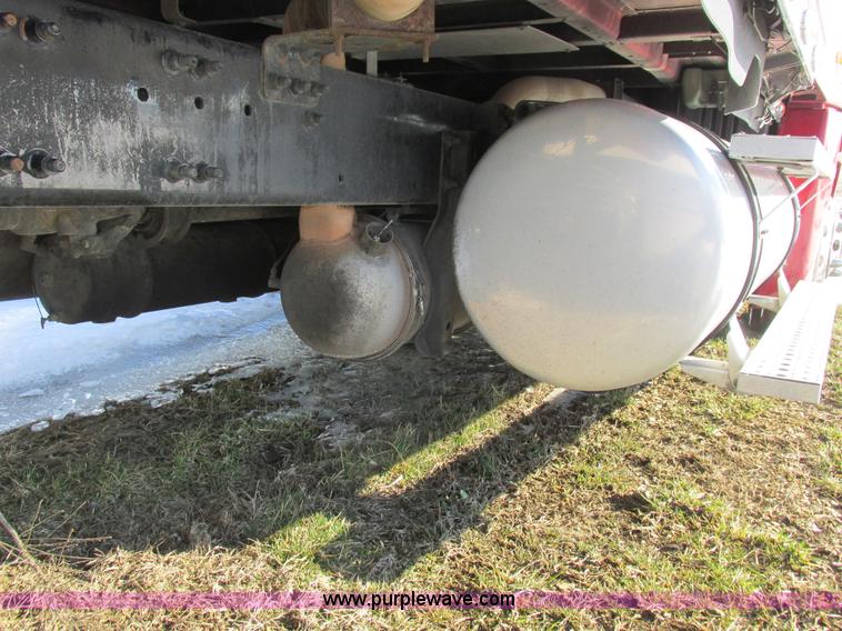 image for item L7001 2010 Freightliner Cascadia semi truck