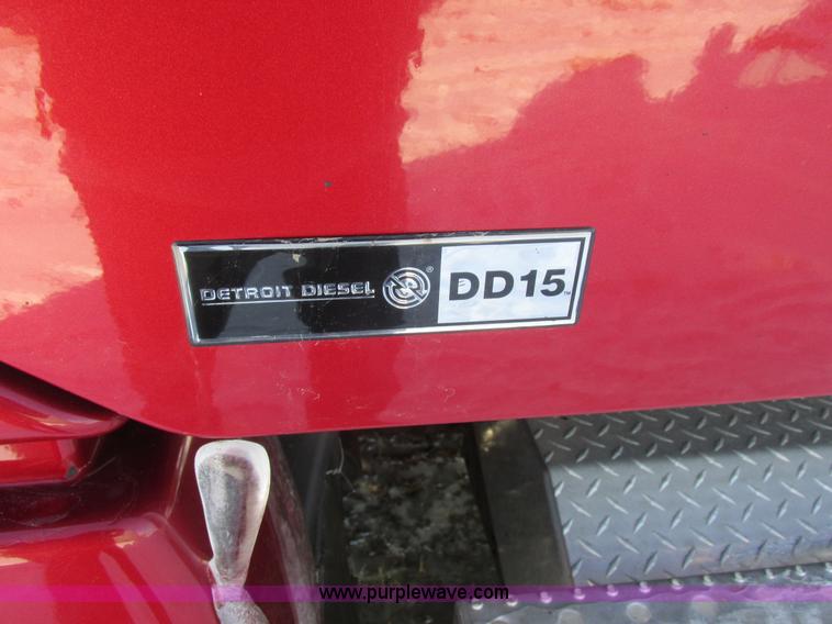 image for item L7001 2010 Freightliner Cascadia semi truck