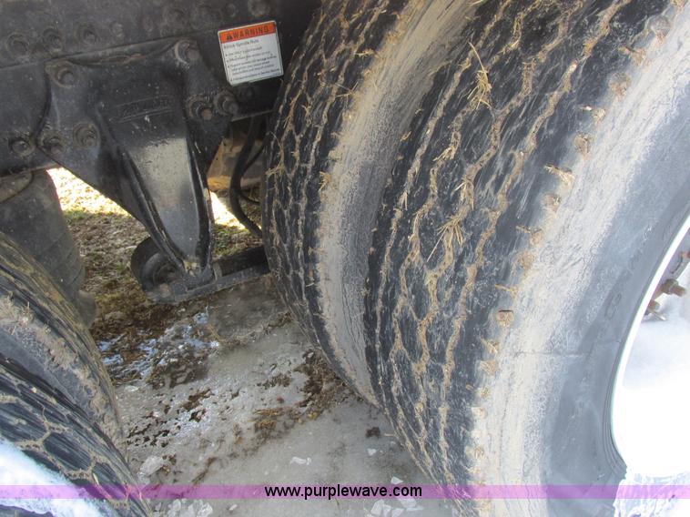 image for item L7001 2010 Freightliner Cascadia semi truck