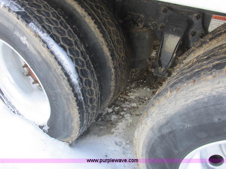 image for item L7001 2010 Freightliner Cascadia semi truck