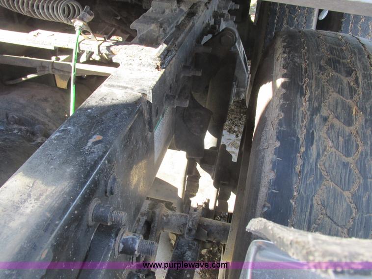 image for item L7001 2010 Freightliner Cascadia semi truck