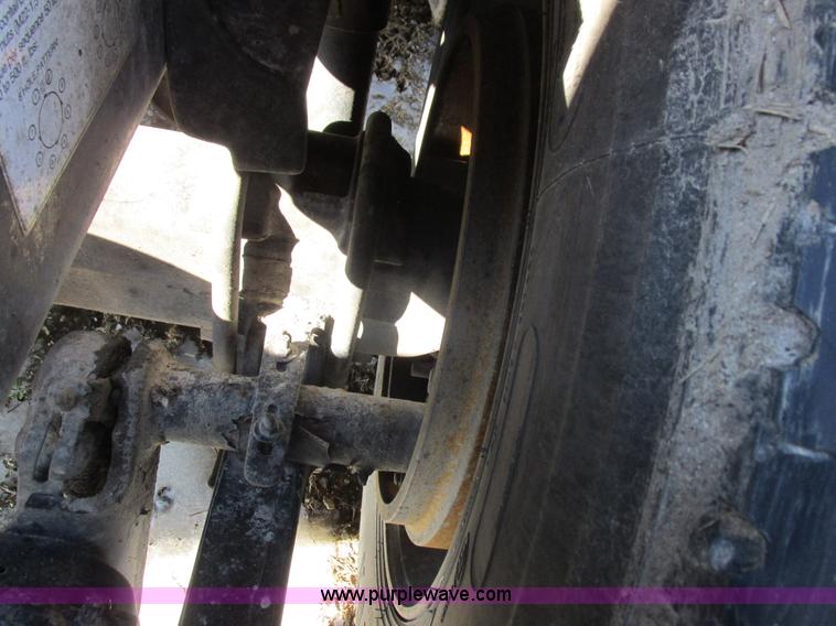 image for item L7001 2010 Freightliner Cascadia semi truck