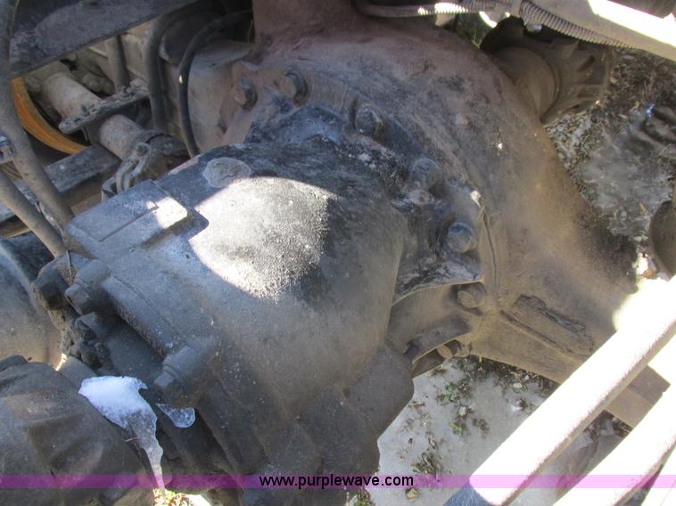 image for item L7001 2010 Freightliner Cascadia semi truck