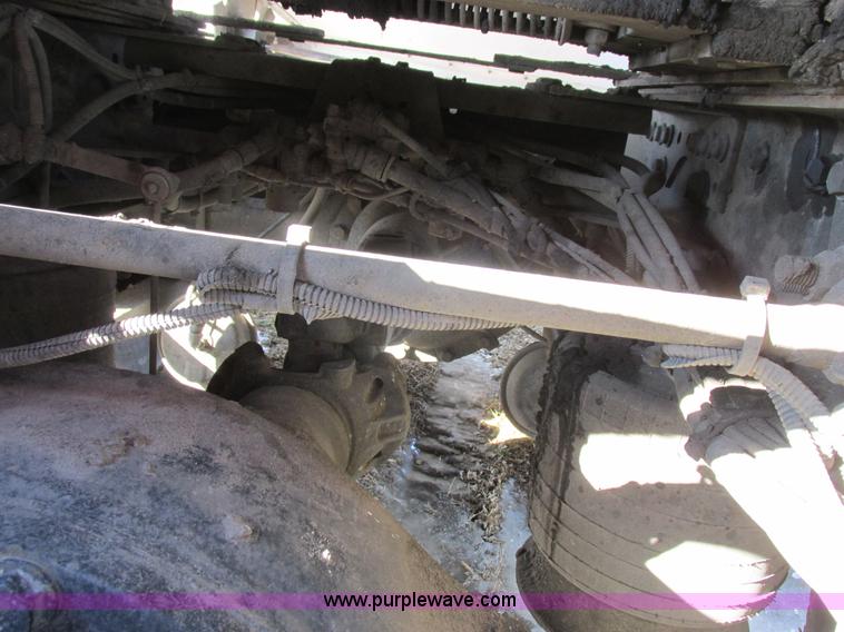 image for item L7001 2010 Freightliner Cascadia semi truck