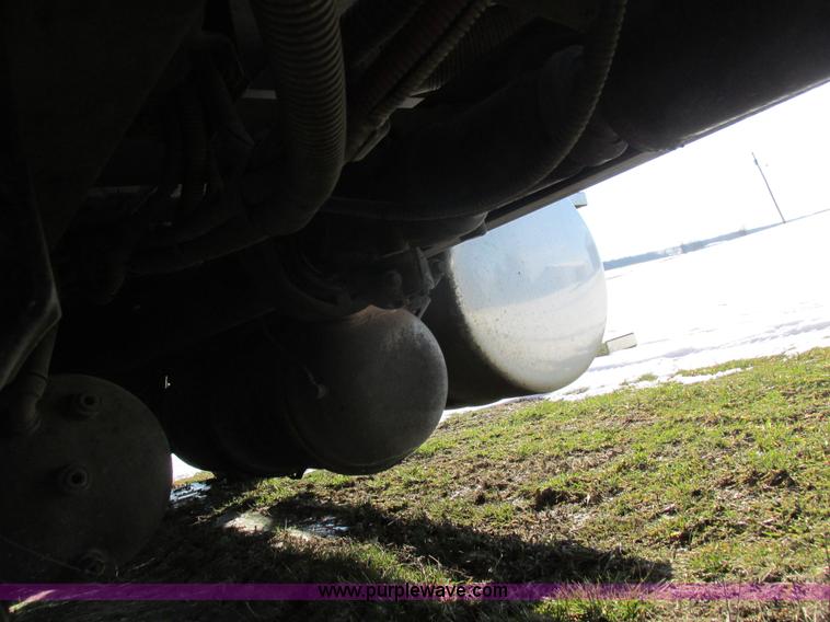 image for item L7001 2010 Freightliner Cascadia semi truck