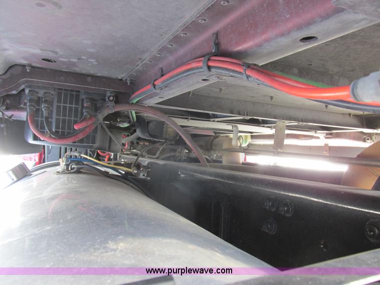 image for item L7001 2010 Freightliner Cascadia semi truck